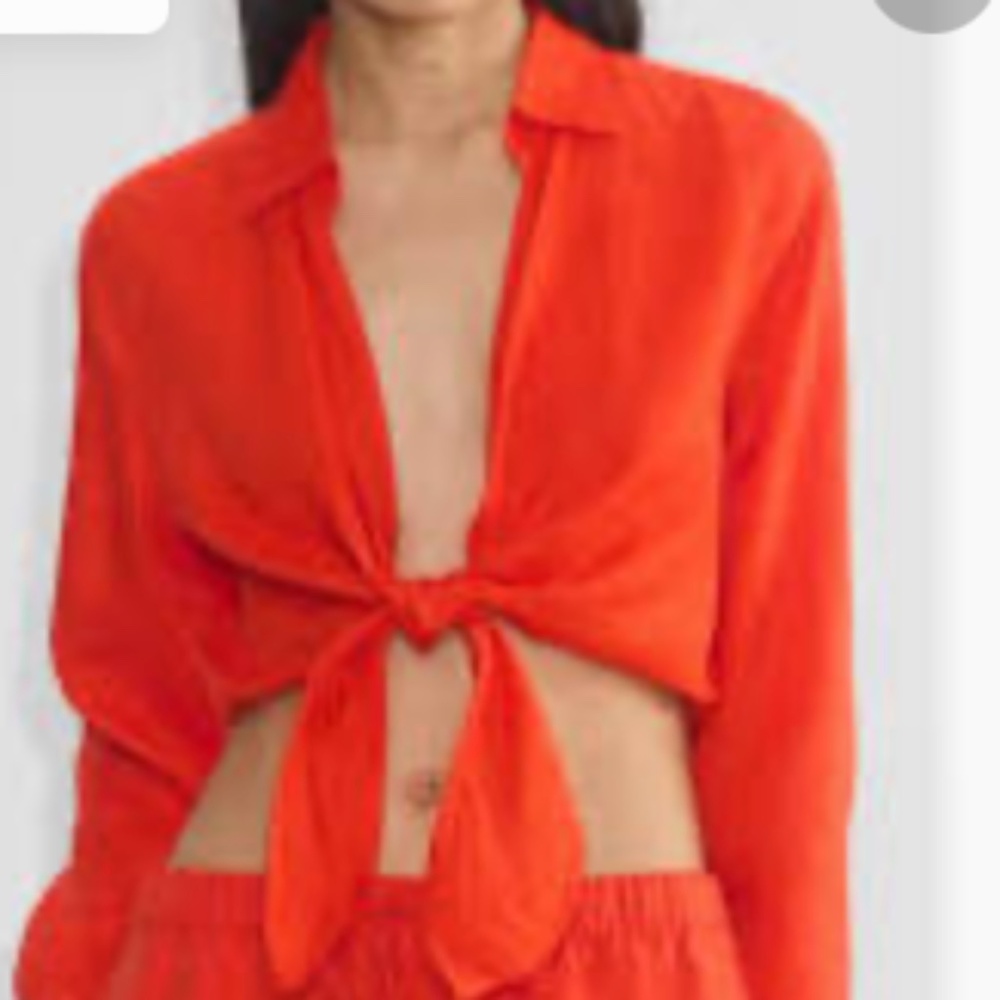 2 for 1 - Connection Blouse  Medium NWT and Aritzia Contour top L NWT